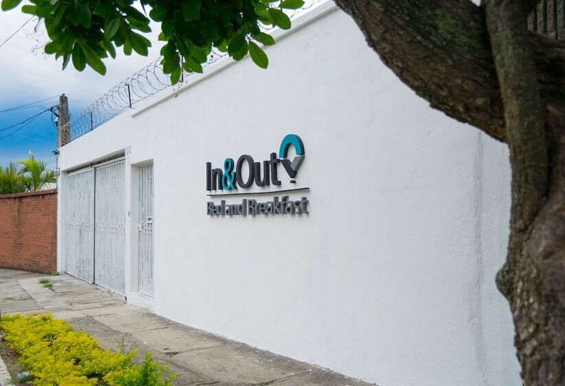 تختخواب و صبحانه In & Out