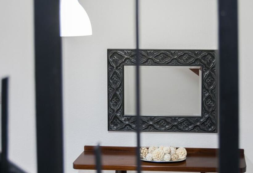 تختخواب و صبحانه In & Out