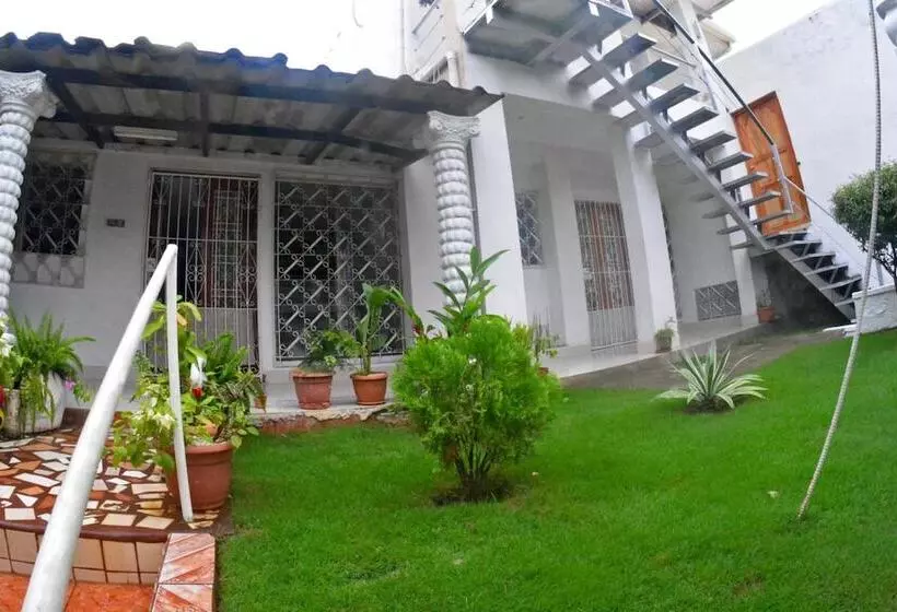 تختخواب و صبحانه Hostal Santa Martha