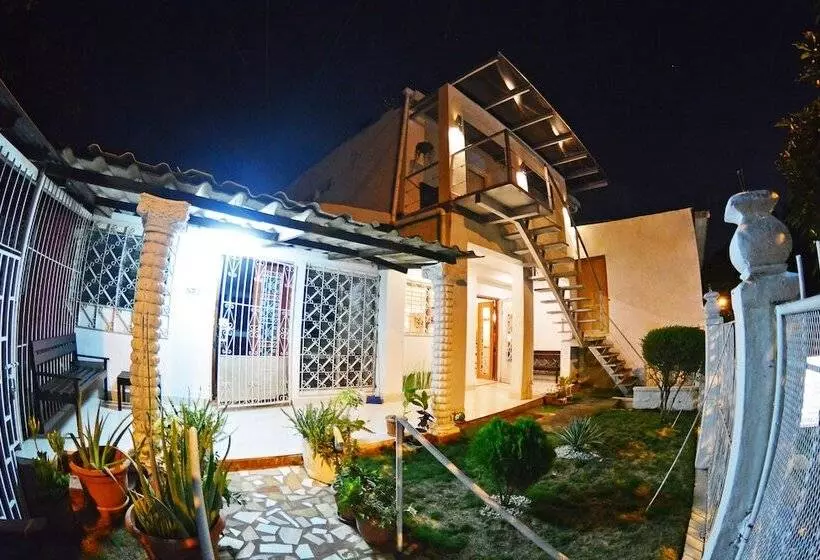 تختخواب و صبحانه Hostal Santa Martha