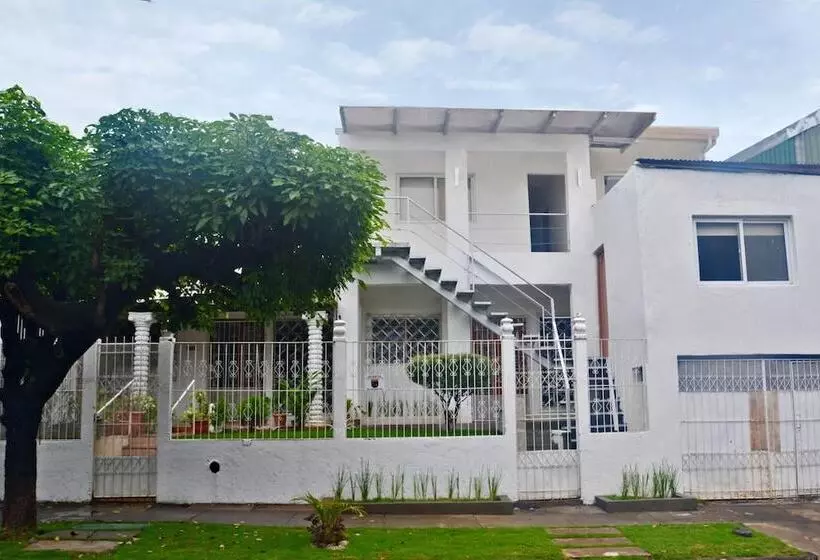 تختخواب و صبحانه Hostal Santa Martha