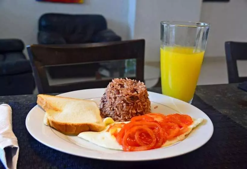 تختخواب و صبحانه Hostal Santa Martha