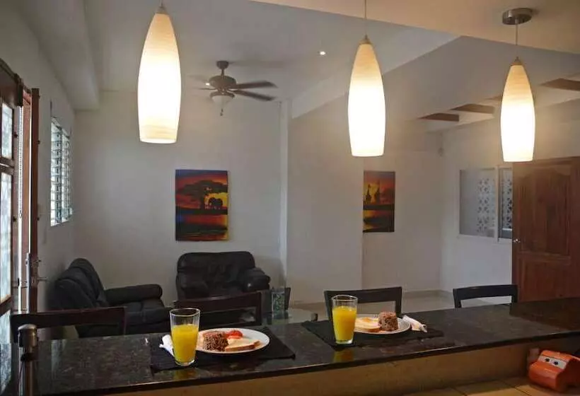 تختخواب و صبحانه Hostal Santa Martha