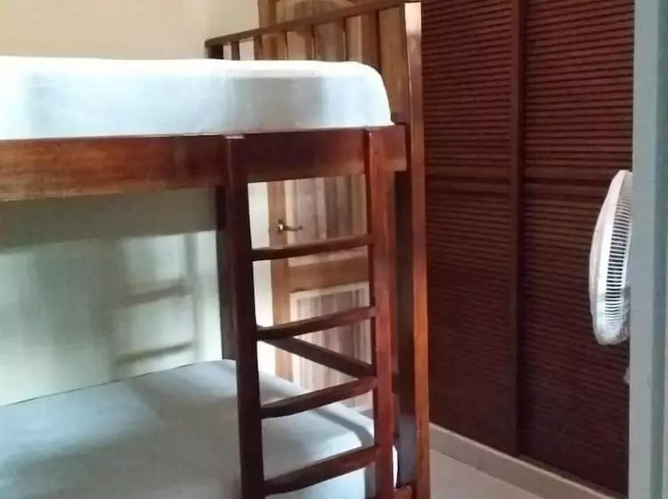 تختخواب و صبحانه Hostal Santa Martha