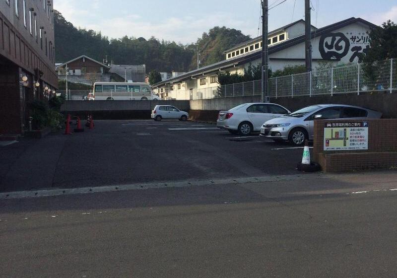 Отель Crown Hills Nakamura