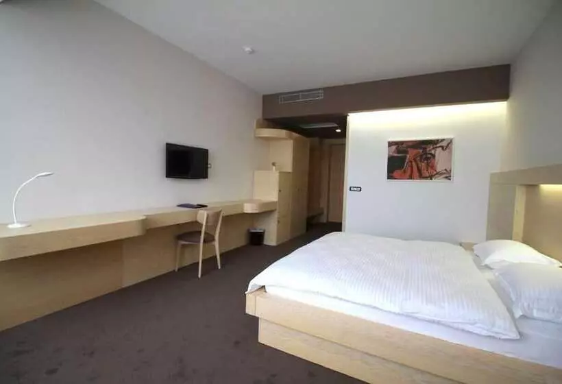هتل International Prishtina & Spa