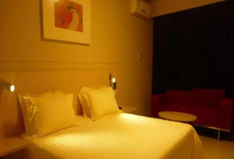 Hotelli Jinjiang Inn Changchun Hongqi Street