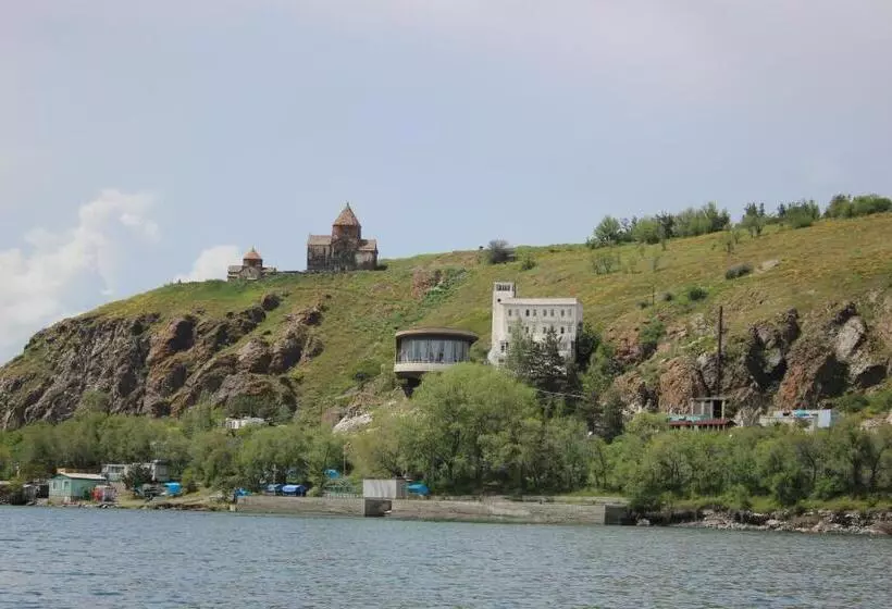 هاستل Sevan Writers House