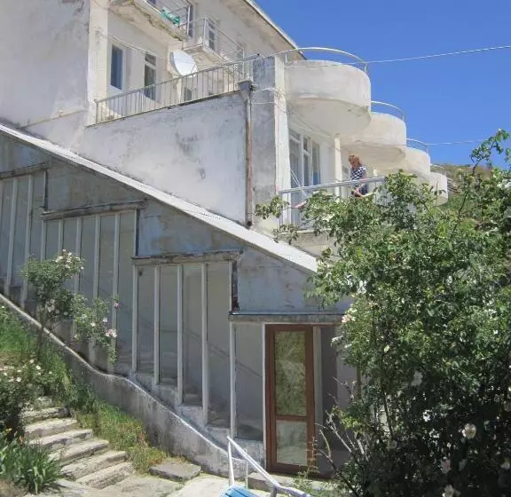 هاستل Sevan Writers House