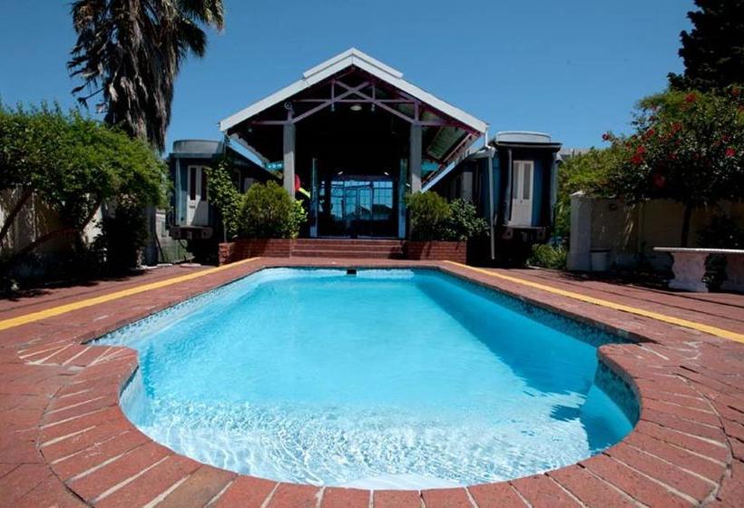 هاستل Train Lodge