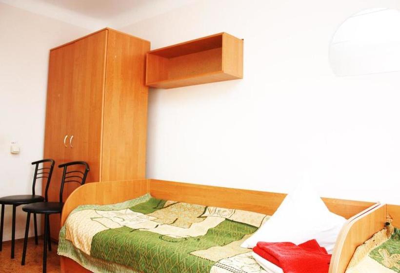 هاستل Vydubychi