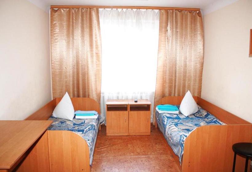 هاستل Vydubychi