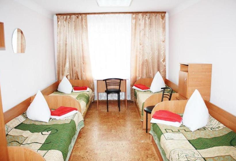 هاستل Vydubychi