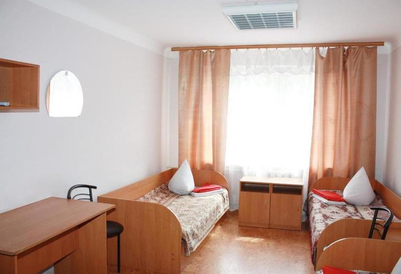 هاستل Vydubychi