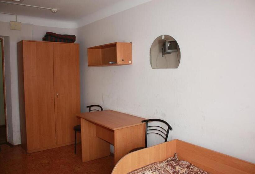 هاستل Vydubychi