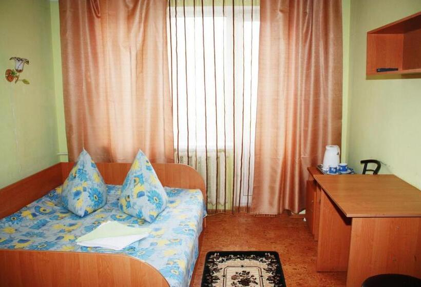 هاستل Vydubychi