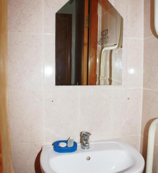 هاستل Vydubychi