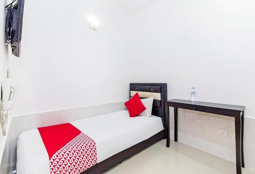 בית מלון כפרי Adiff Palace