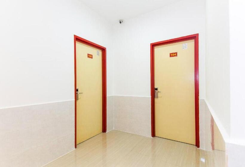 בית מלון כפרי Adiff Palace