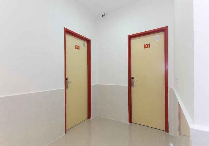 בית מלון כפרי Adiff Palace