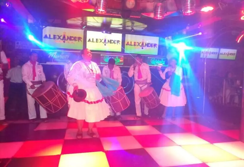 هتل Alexander