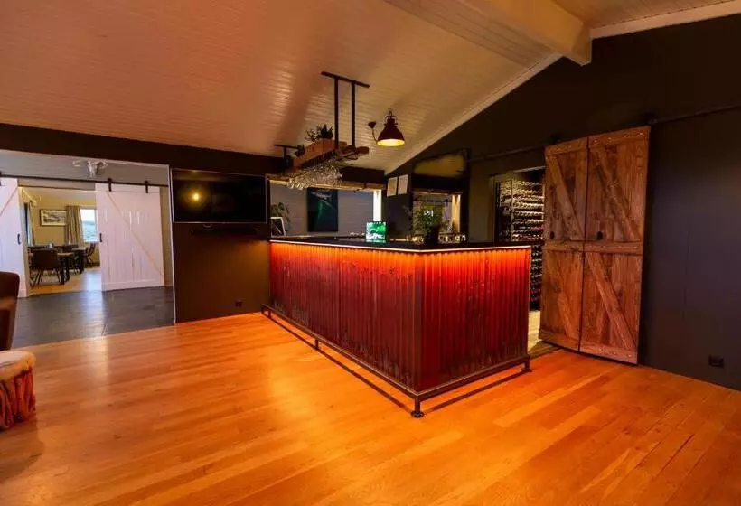 هتل Aurora Lodge