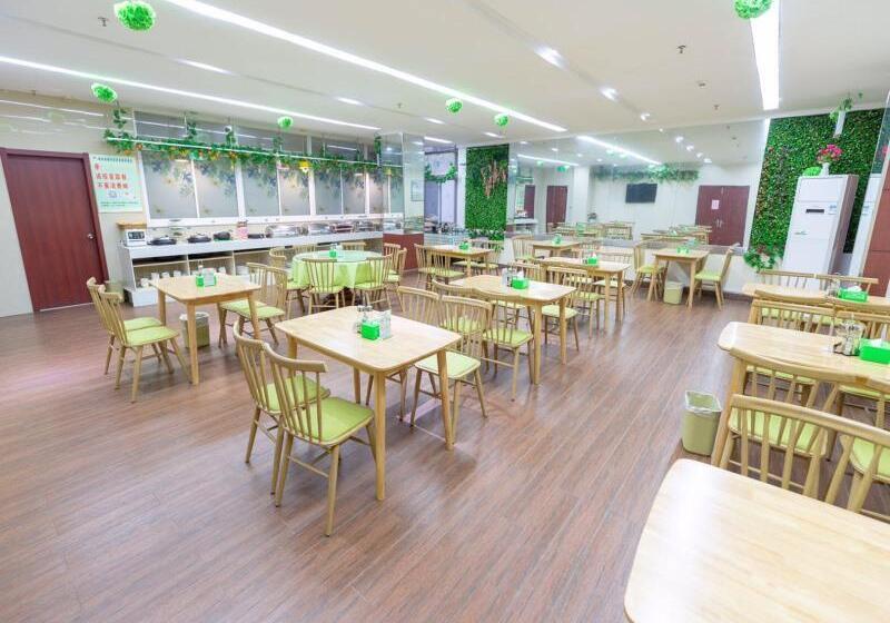 Отель Greentree Inn Jiangsu Zhenjiang Jurong Yalong Business