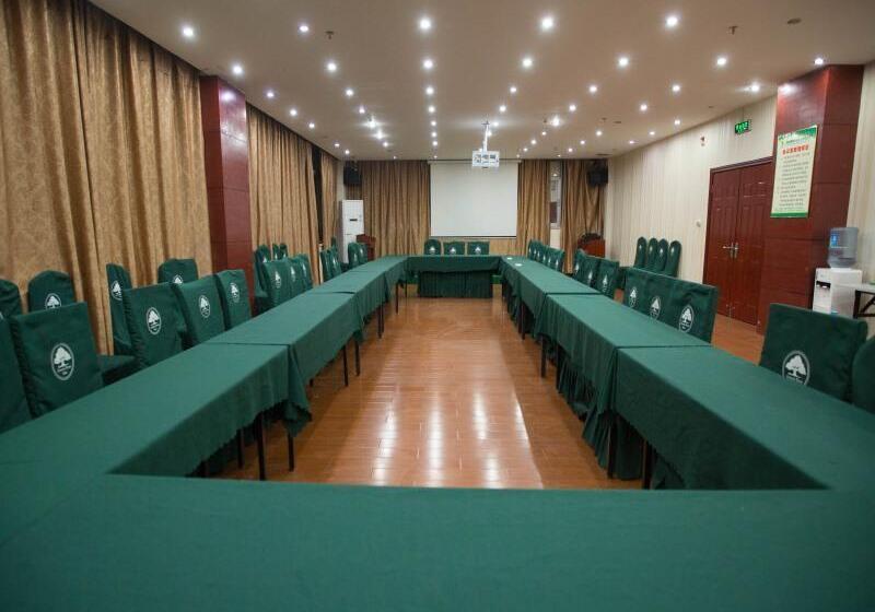 Отель Greentree Inn Jiangsu Zhenjiang Jurong Yalong Business