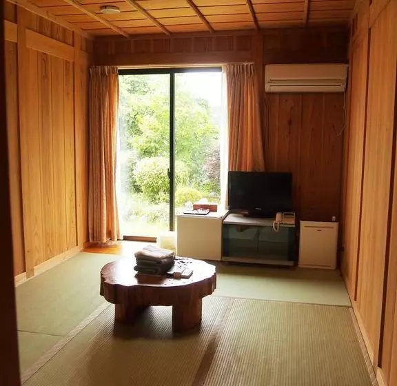 旅館 Minshuku Yakusugisou