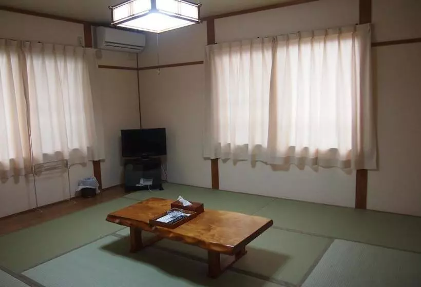 旅館 Minshuku Yakusugisou