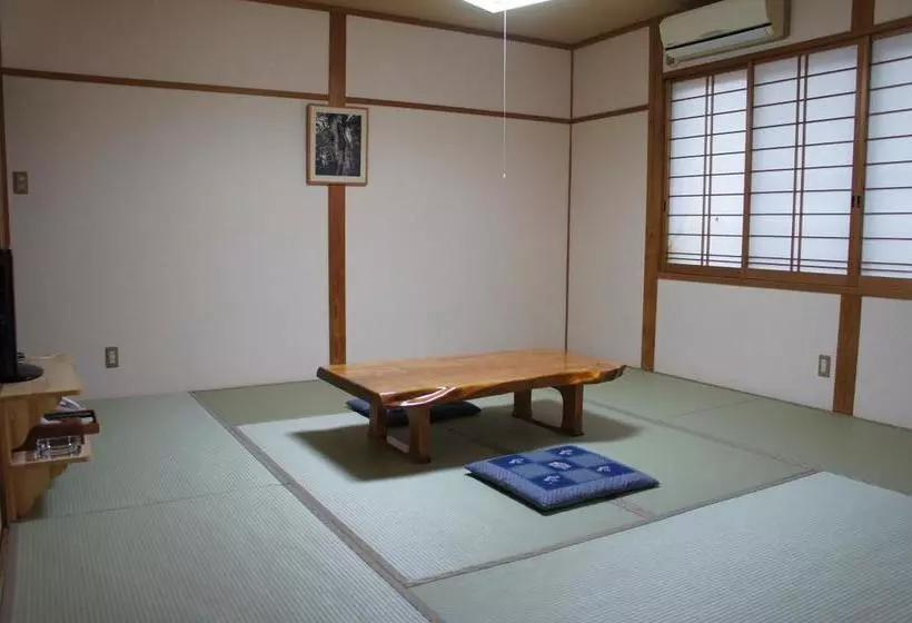 旅館 Minshuku Yakusugisou