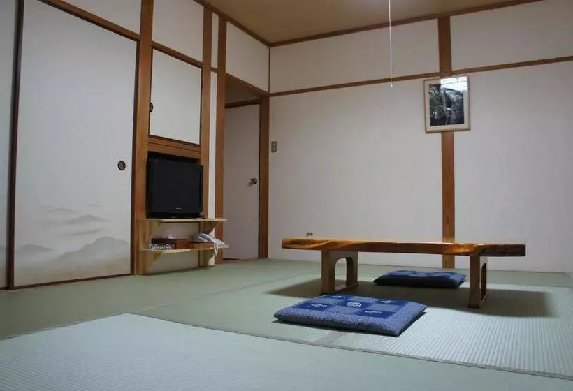 旅館 Minshuku Yakusugisou