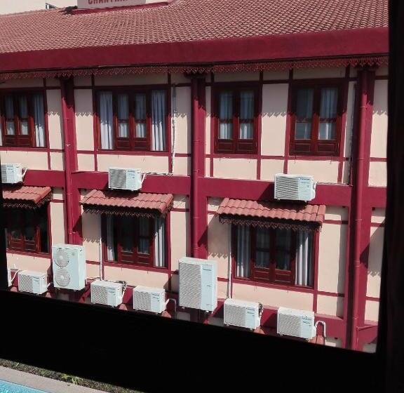 הוסטל Faa Apartment