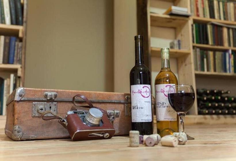 تختخواب و صبحانه Areni Wine Art