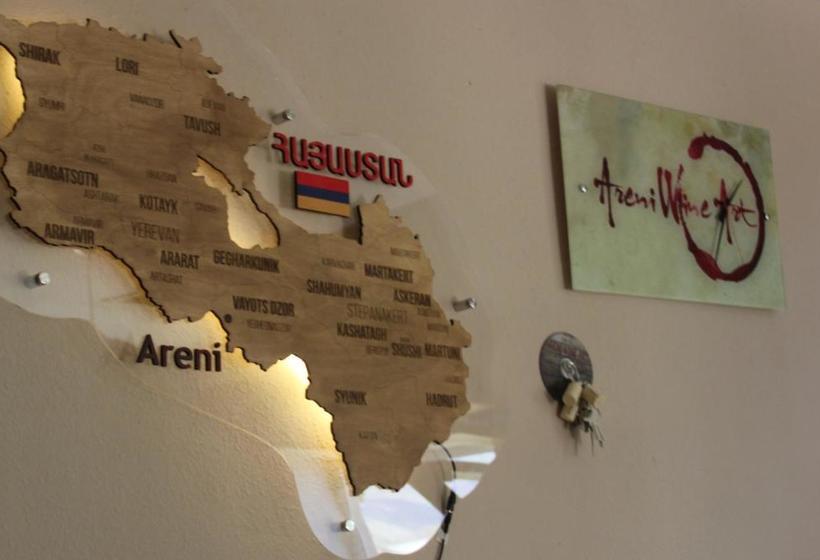 تختخواب و صبحانه Areni Wine Art