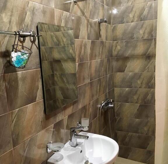 تختخواب و صبحانه Areni Wine Art