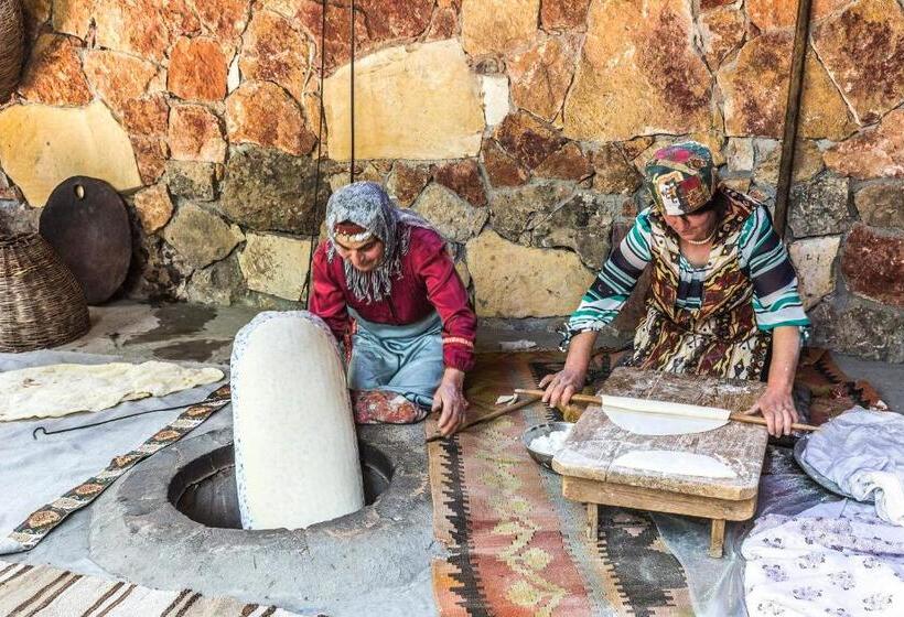 تختخواب و صبحانه Areni Wine Art