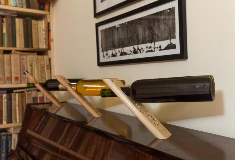 تختخواب و صبحانه Areni Wine Art