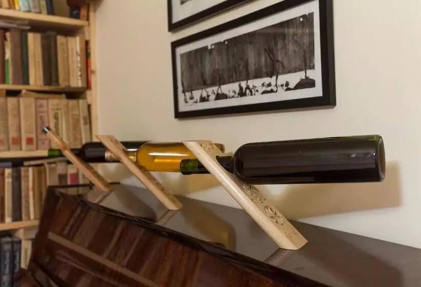 تختخواب و صبحانه Areni Wine Art