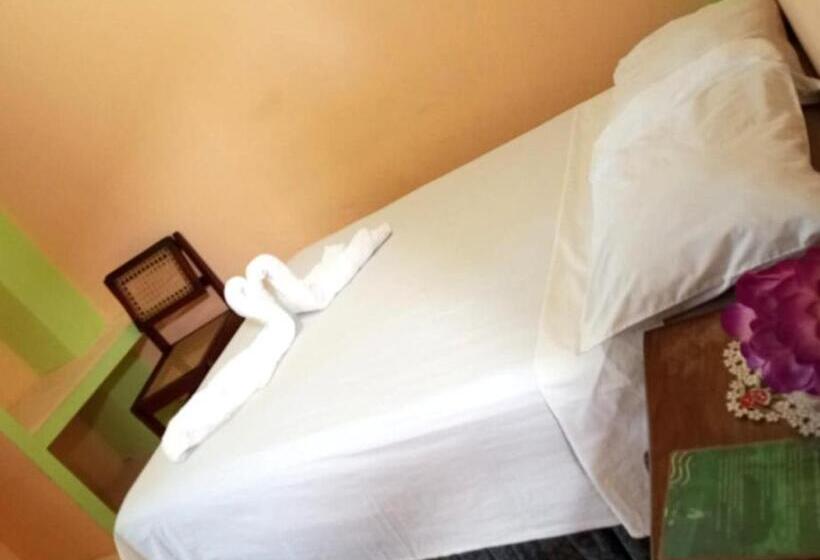 تختخواب و صبحانه Hostal San Antonio