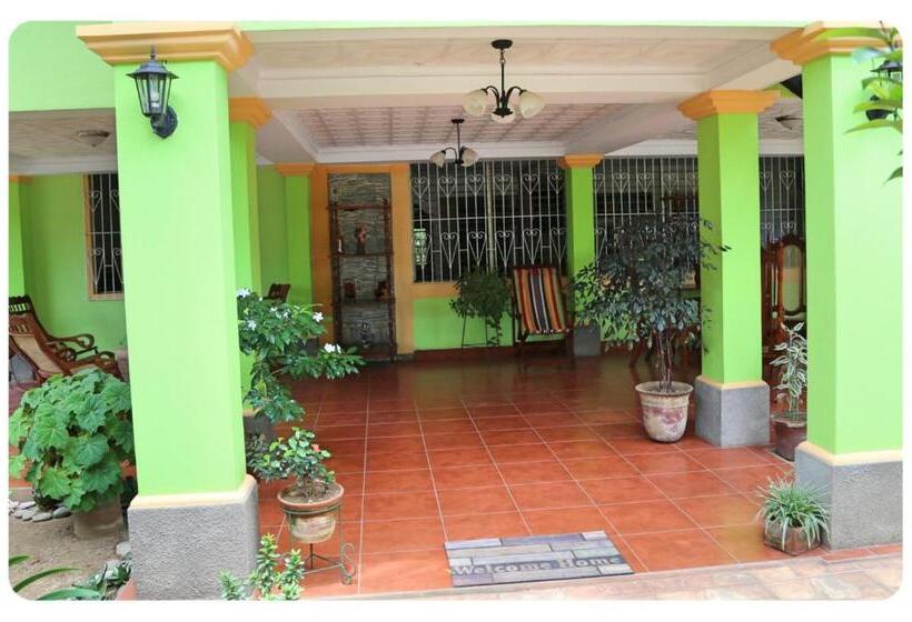 تختخواب و صبحانه Hostal San Antonio