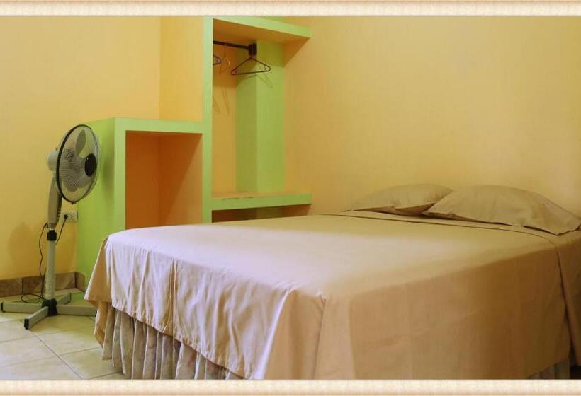 تختخواب و صبحانه Hostal San Antonio