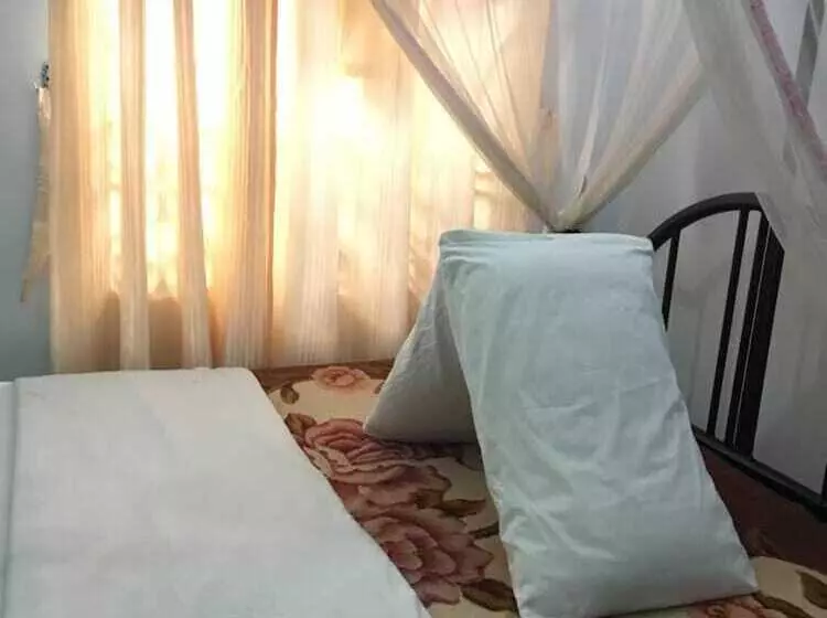 تختخواب و صبحانه Kutetere Motel