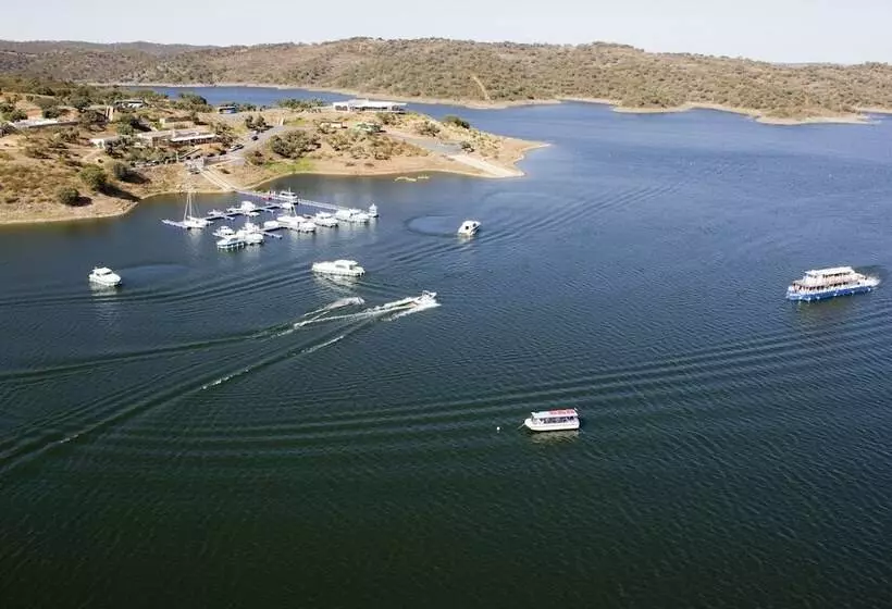 Hotelli Amieira Marina