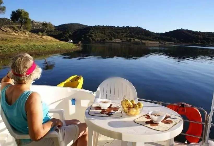 Hotelli Amieira Marina