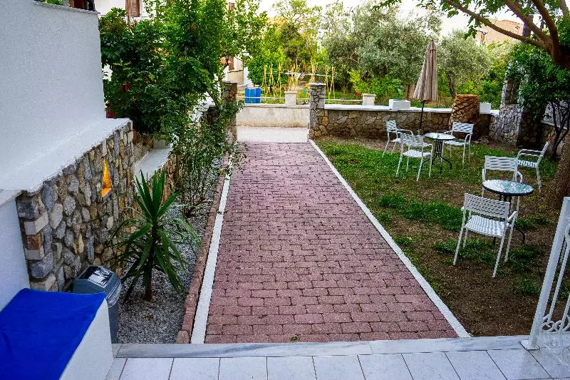 Act Art Skiathos