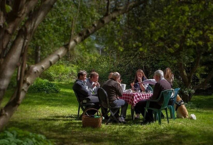 Hostel Fredensborg Vandrerhjem, I Kongens Baghave