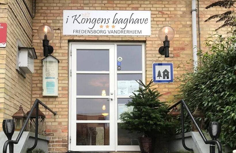 Hostel Fredensborg Vandrerhjem, I Kongens Baghave