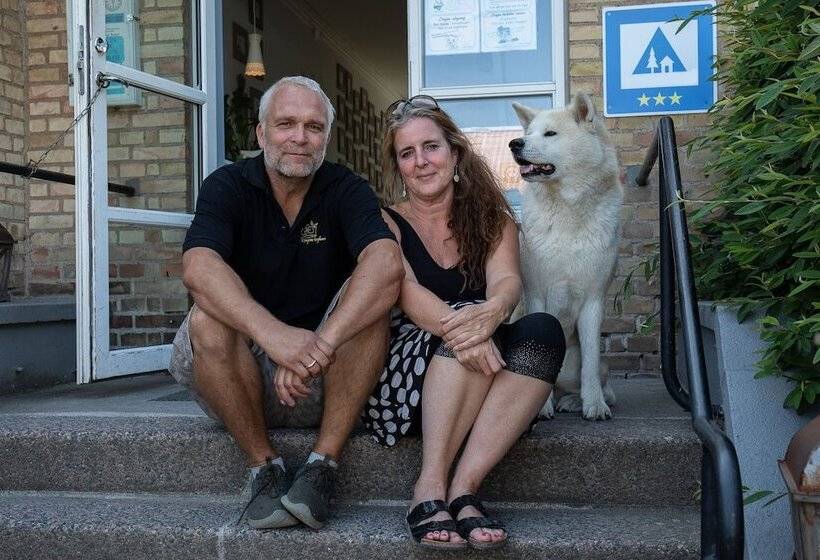 Hostel Fredensborg Vandrerhjem, I Kongens Baghave