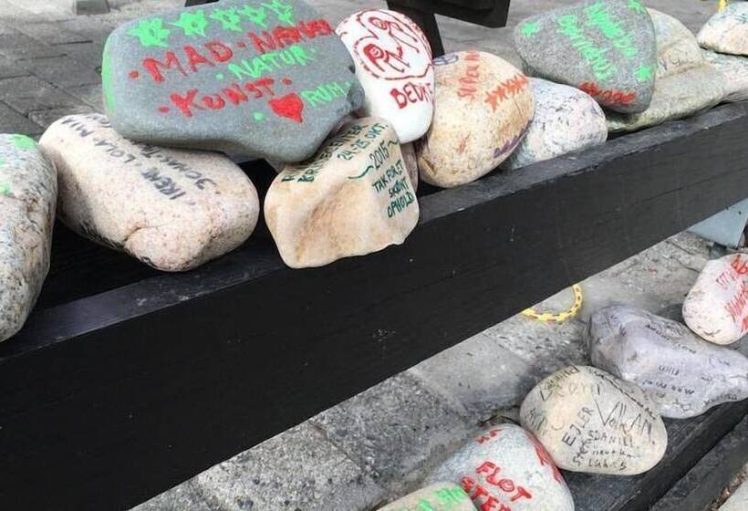 Hostel Fredensborg Vandrerhjem, I Kongens Baghave